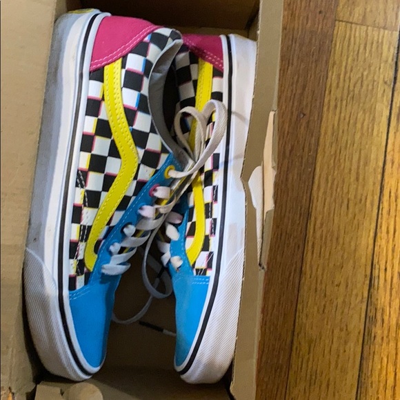 Vans - Picture 3 of 3